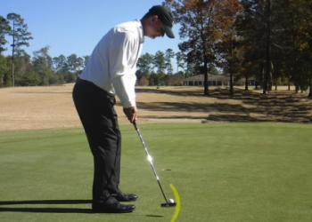 Want to putt like a pro? Study the Lydia Ko putting grip and see how it helps her accuracy.
